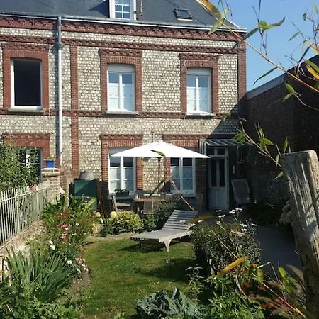 Maison De Pecheur Sur La Cote D'albatre *